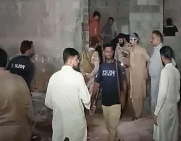 Police and bomb disposal squad investigating the cracker blast site at Jamaat-e-islami office in Lyari