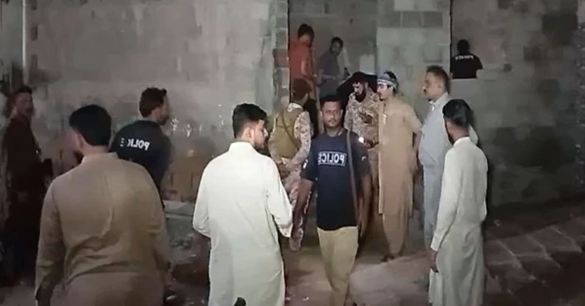 Police and bomb disposal squad investigating the cracker blast site at Jamaat-e-islami office in Lyari