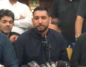 Former world boxing champion Amir Khan wearing traditional Sindhi Ajrak and Topi at Karachi Press Club