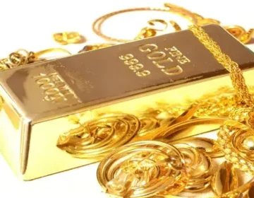 Gold bars and traditional jewelry showing the current gold rate trends in Pakistan