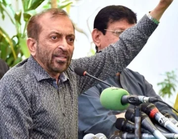 MQM leader Dr. Farooq Sattar talking to media personnel at a press conference in Karachi.