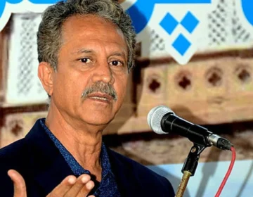 Former Karachi Mayor Waseem Akhtar addressing press conference at Karachi Press Club along with other MQM leaders