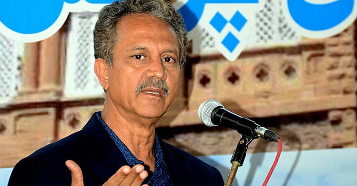 Former Karachi Mayor Waseem Akhtar addressing press conference at Karachi Press Club along with other MQM leaders