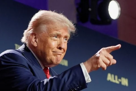 US Secret Service agents surrounding President Donald Trump during a high-security event under foreign threats.