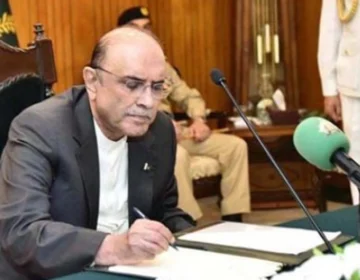 President of Pakistan Asif Ali Zardari signing official state summaries at Aiwan-e-Sadr