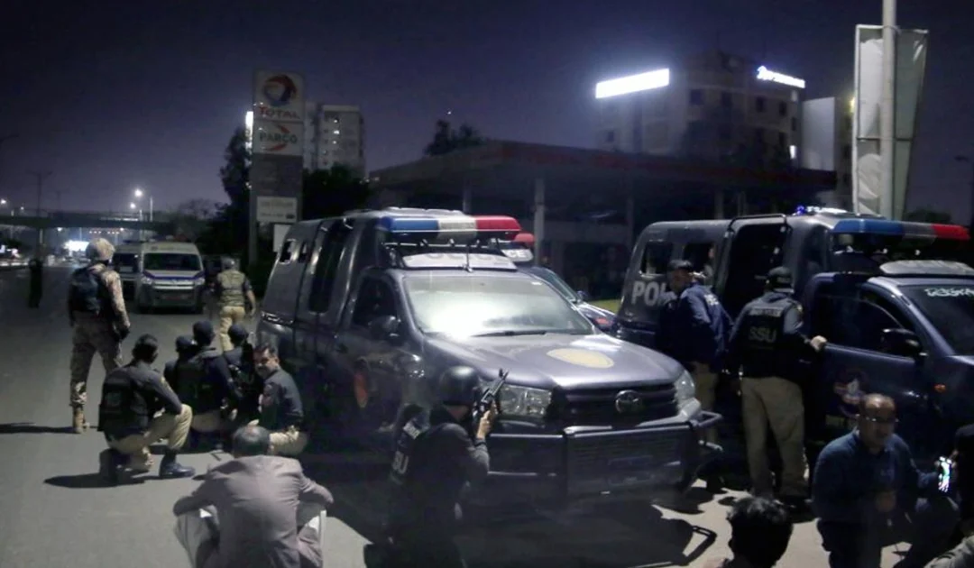 Sindh Police team and forensic vehicle inspecting crime scene after encounter in Karachi